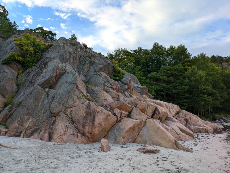 This photo shows a cool rock formation in a bay in Norway.